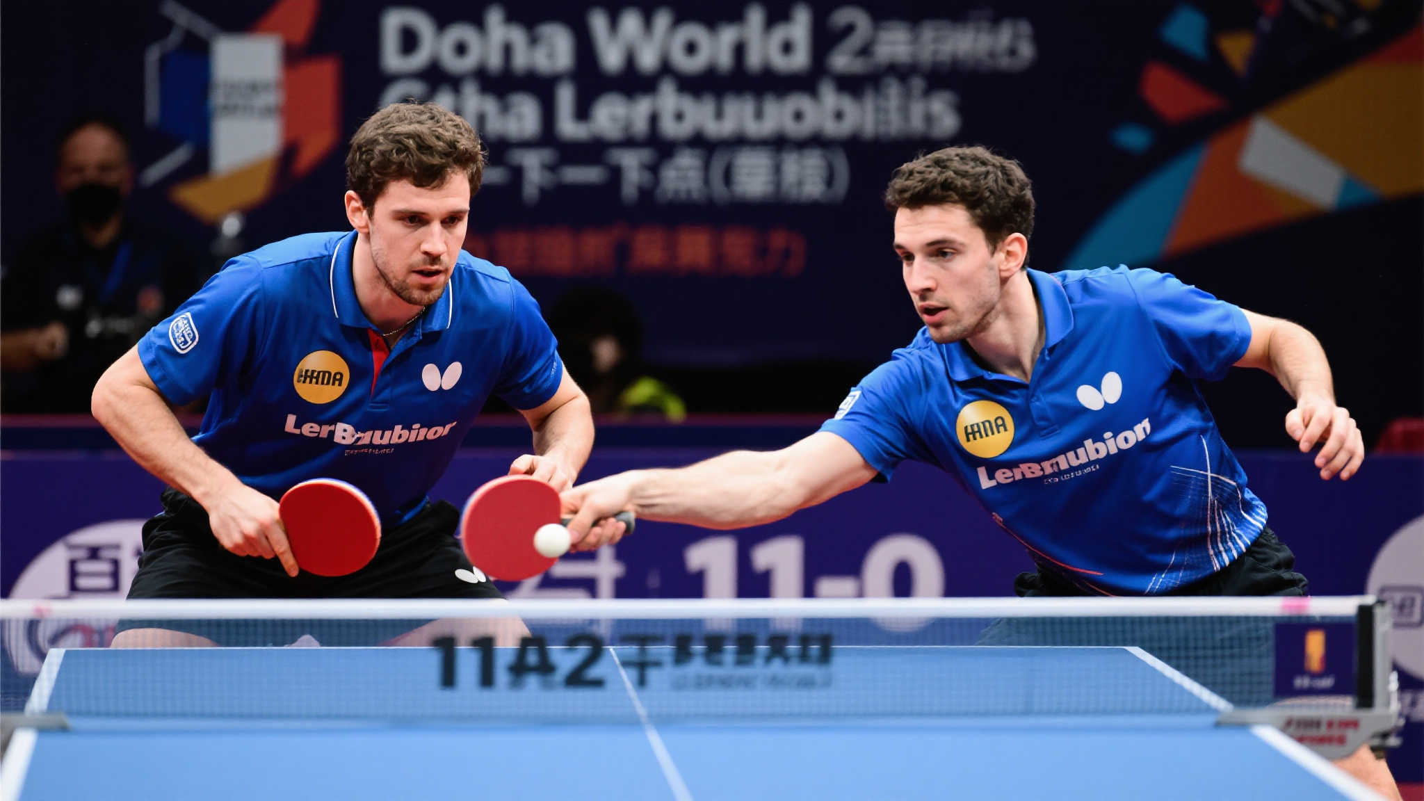 通过与其他 通过与其他